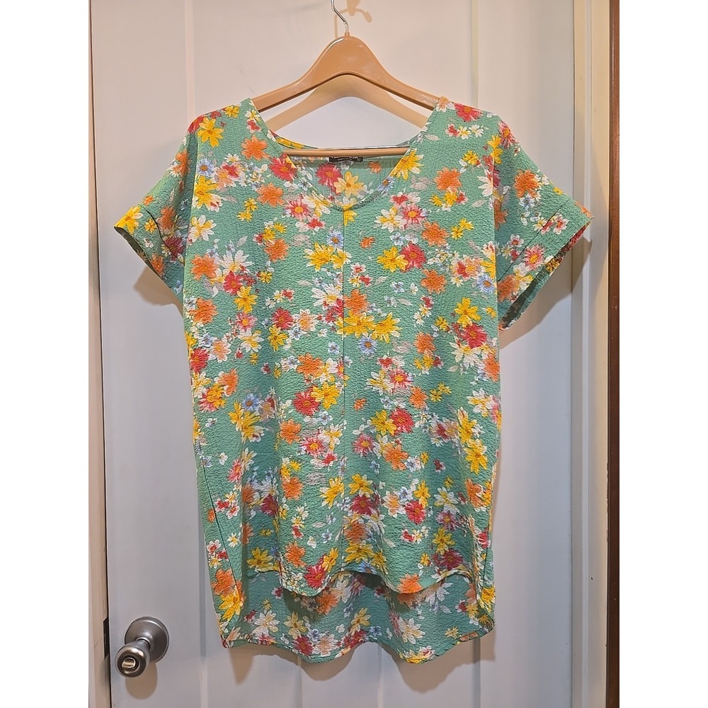 Heimishi USA Green Floral Short Sleeve Womens Shirt Hi Lo Hem V Neck Size Large